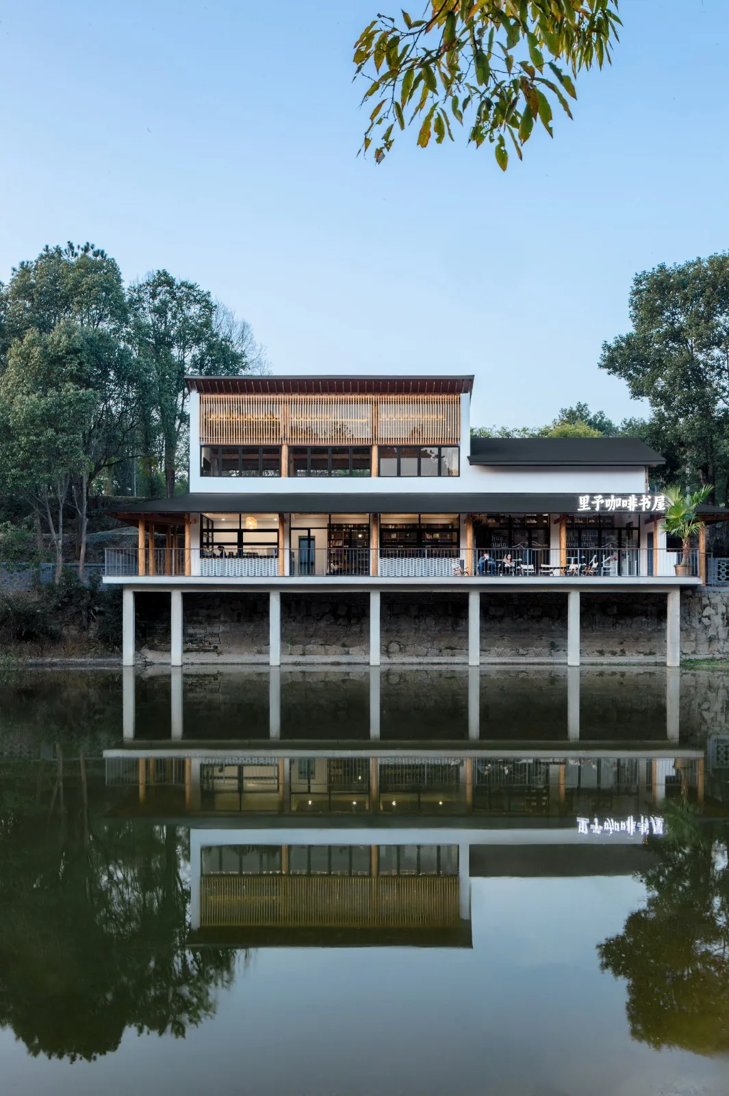 BIM建筑|大沙里乡村咖啡书屋 / 之行建筑