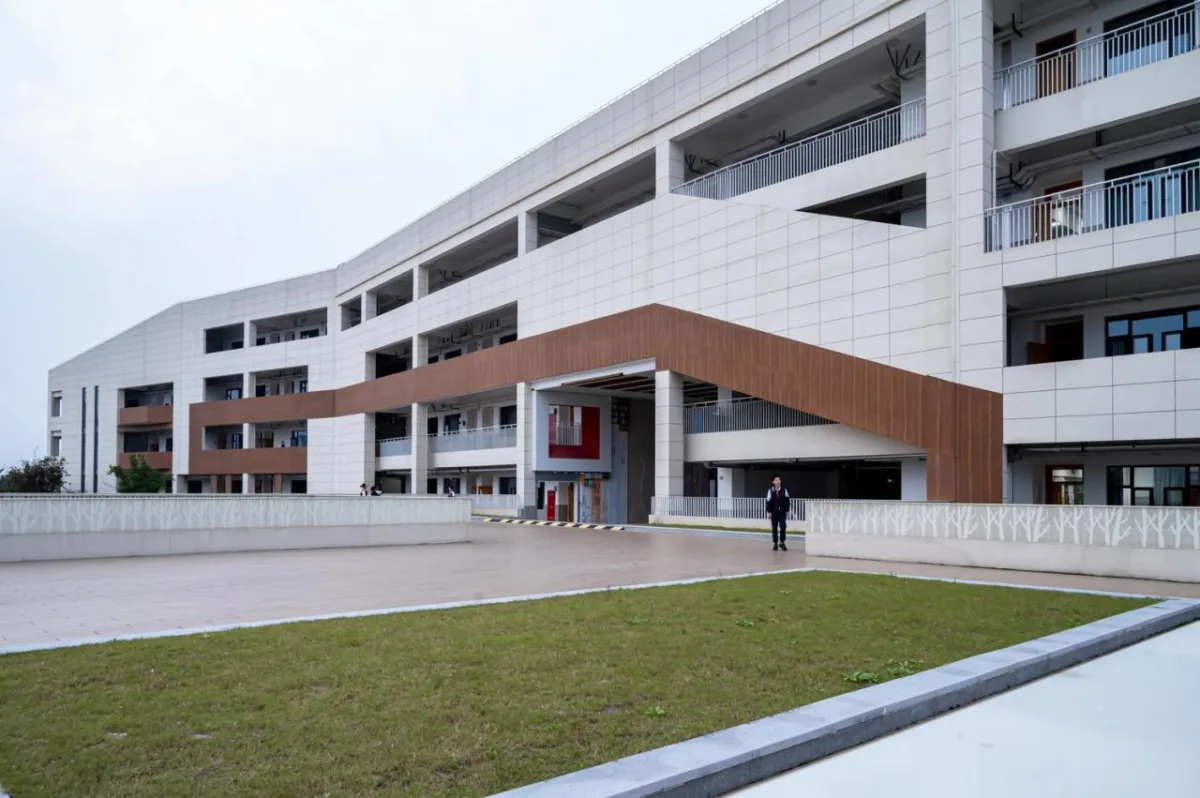 BIM建筑|此时此地：面向走班教学的高密度校园实践——青浦兰生•思源中学 / 创霖-泽柏