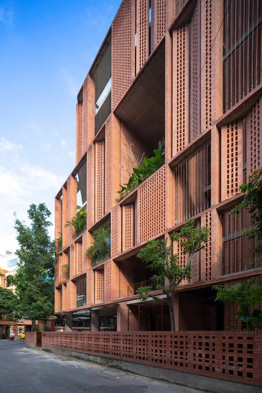 BIM建筑|热带空间工作室设计穿孔砖办公室