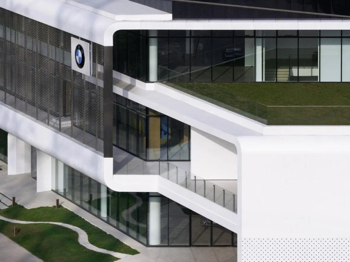 BIM建筑|充分考虑在地化和适应性，打造BMW宝马“绿星灯塔” / ARCHIHOPE