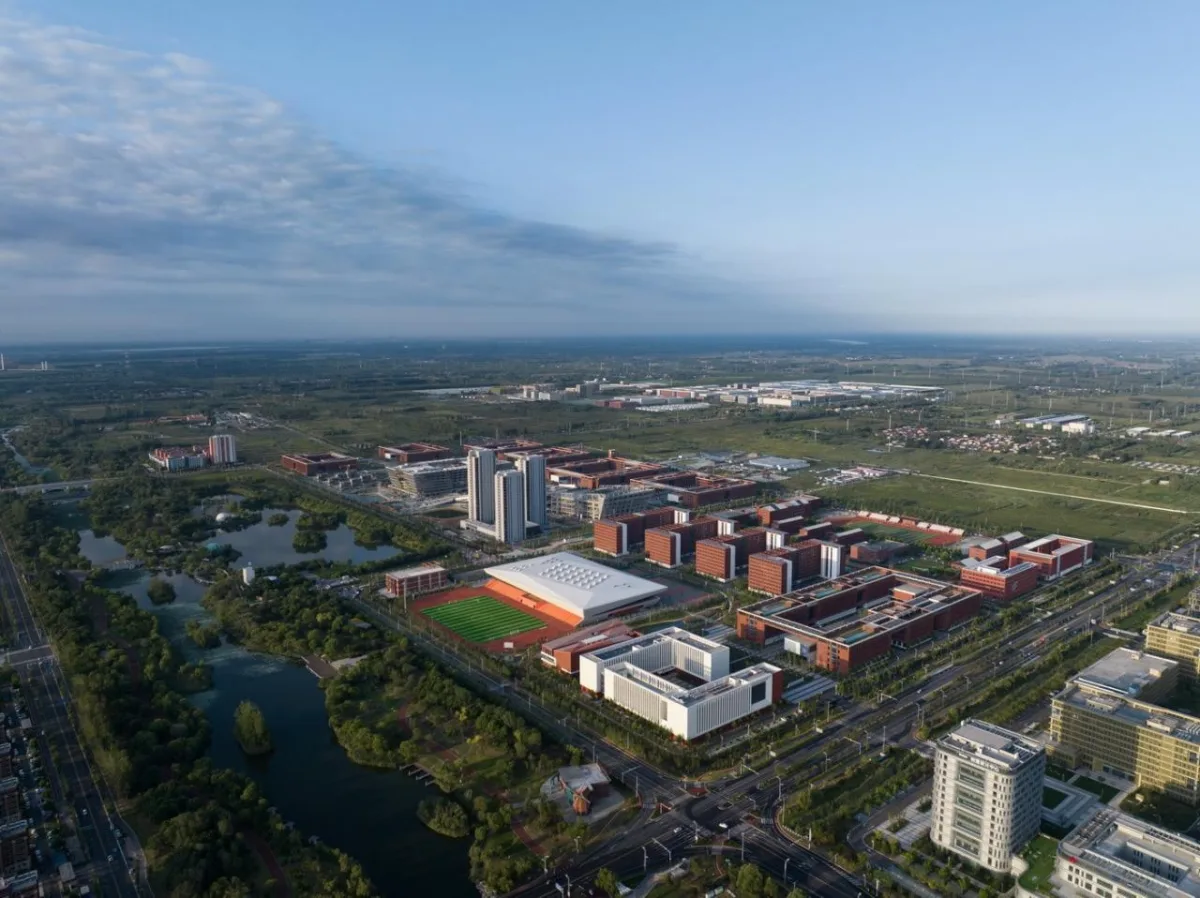 BIM建筑|白鹭齐飞 湿地展翼：渤海科技大学体育馆 /中科院建筑设计研究院有限公司