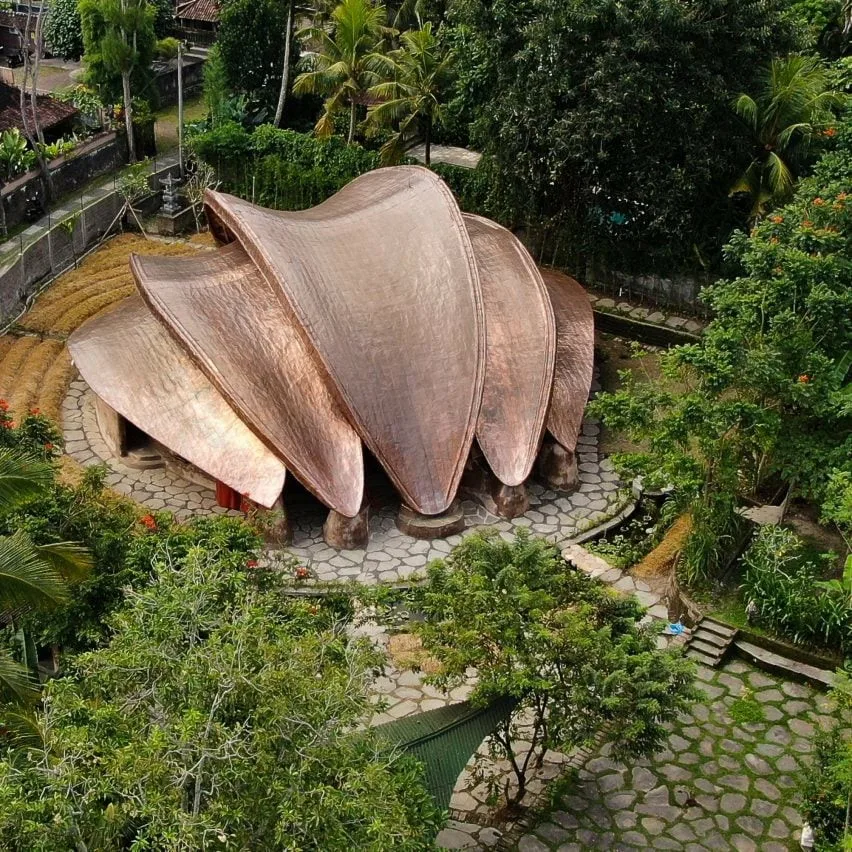 BIM建筑|伊布库设计铜包竹“花瓣”包裹冥想空间