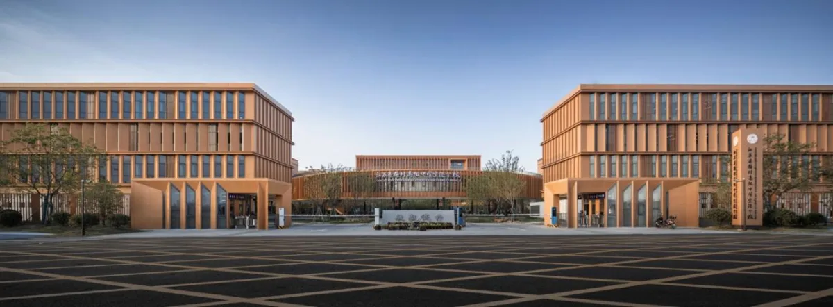 BIM建筑|江苏省梅村高级中学空港分校 / 华南理工大学建筑设计研究院
