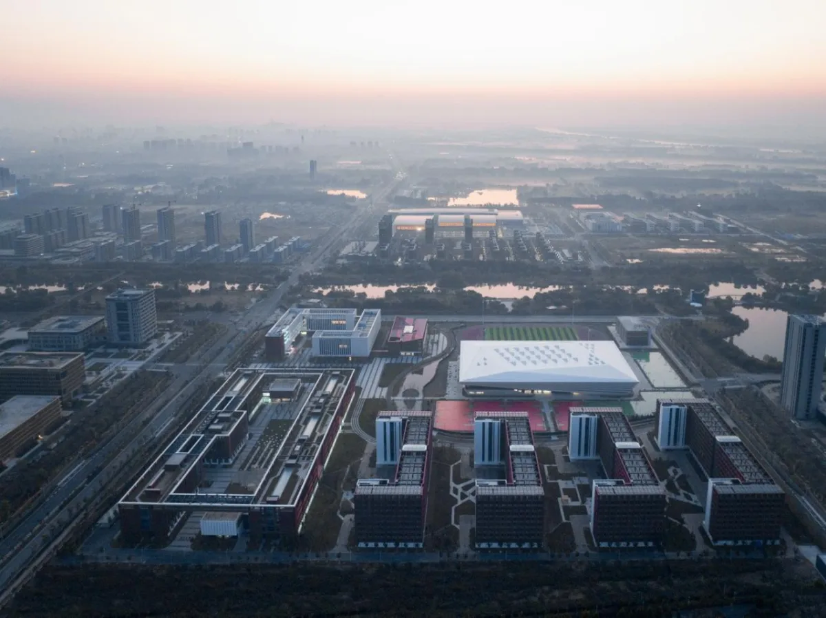 BIM建筑|白鹭齐飞 湿地展翼：渤海科技大学体育馆 /中科院建筑设计研究院有限公司