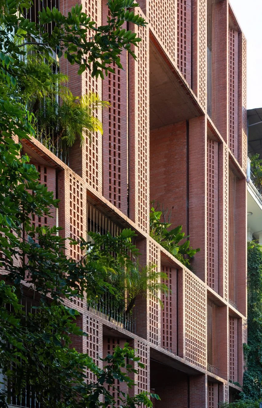 BIM建筑|热带空间工作室设计穿孔砖办公室