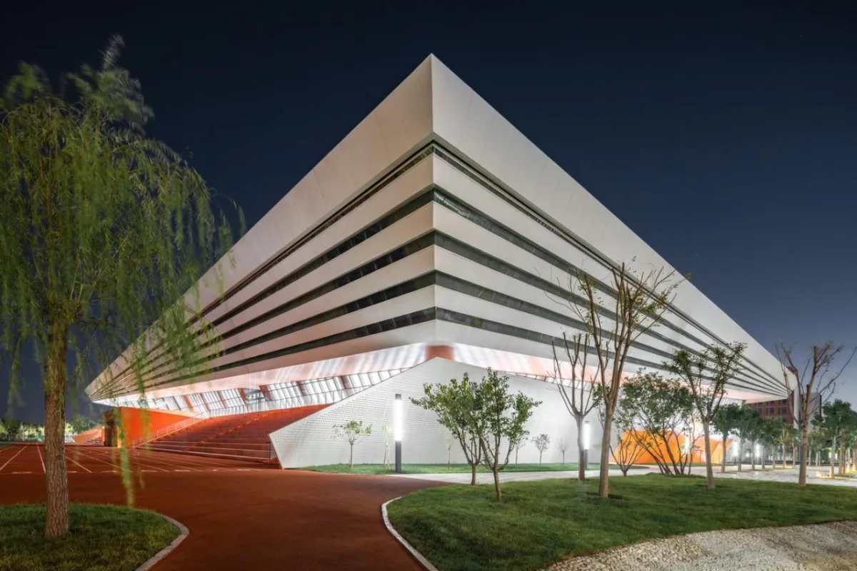 BIM建筑|白鹭齐飞 湿地展翼：渤海科技大学体育馆 /中科院建筑设计研究院有限公司