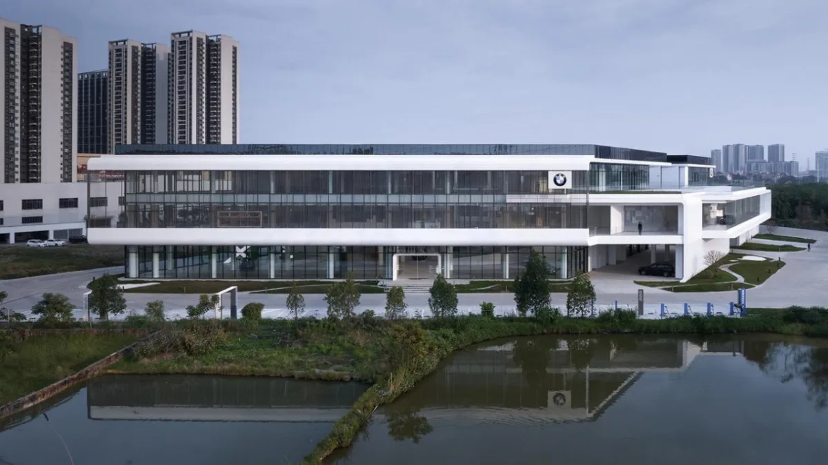 BIM建筑|充分考虑在地化和适应性，打造BMW宝马“绿星灯塔” / ARCHIHOPE