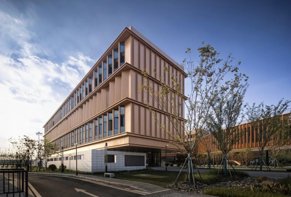 BIM建筑|江苏省梅村高级中学空港分校 / 华南理工大学建筑设计研究院