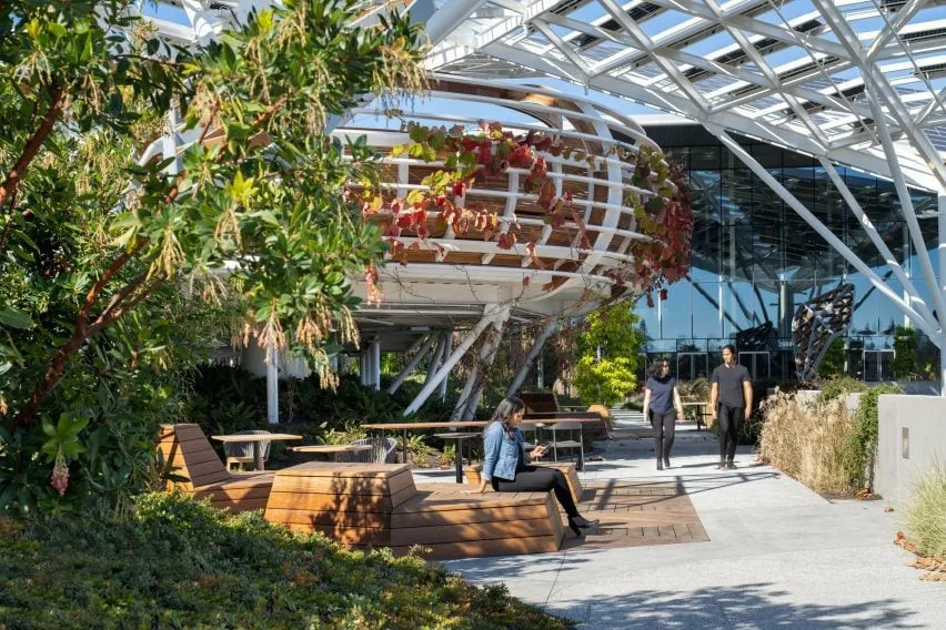 BIM建筑|英伟达建造光伏板树状网格工作空间