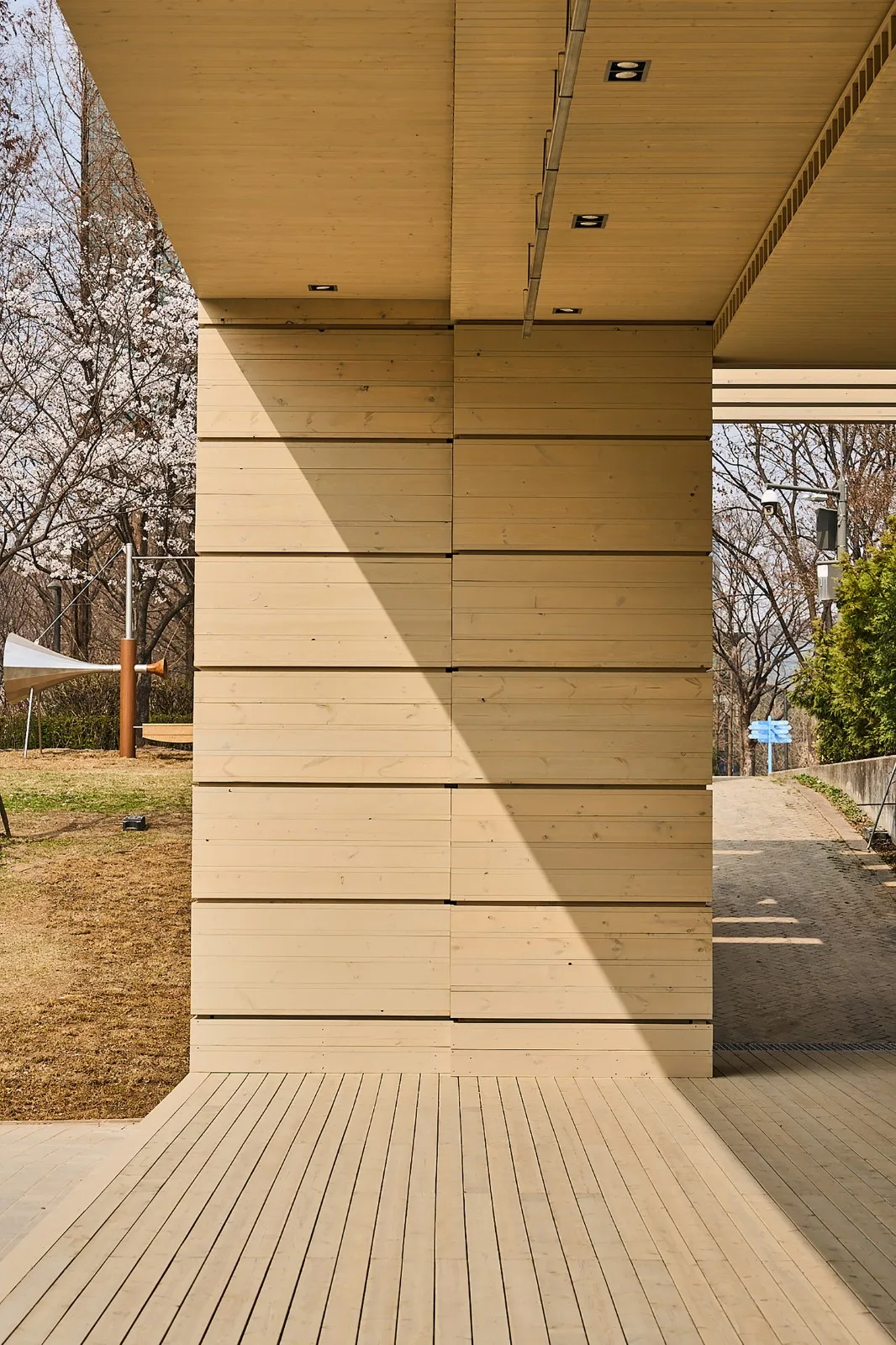 BIM建筑|生态矩阵，呼吸网亭 / Soltozibin Architects