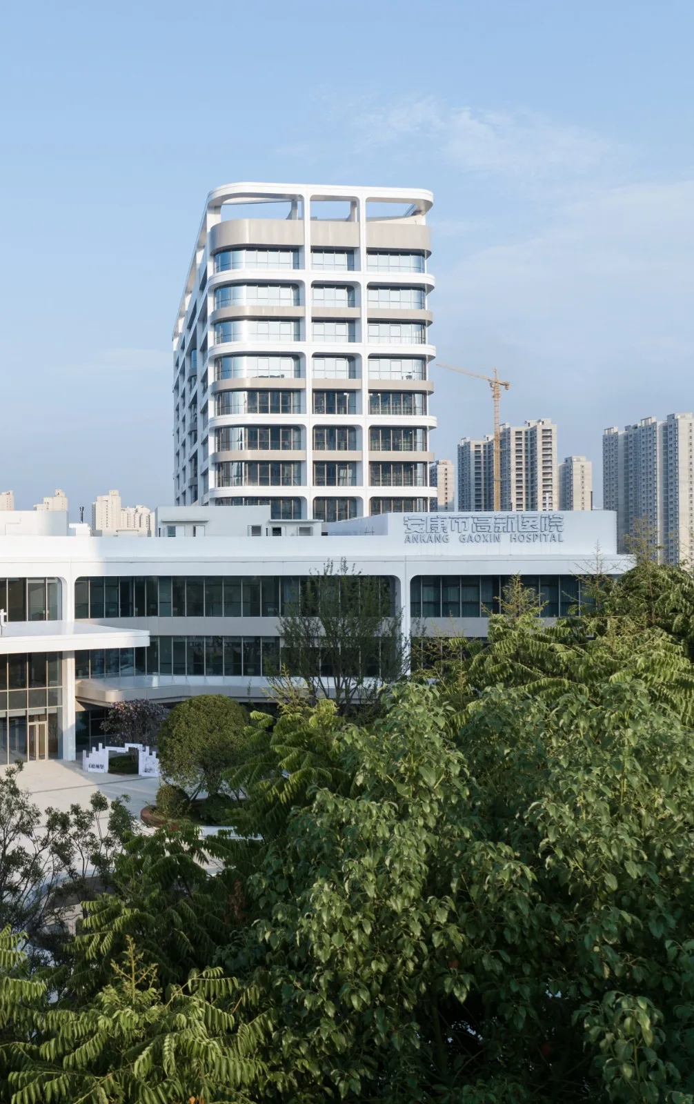 BIM建筑|去医院化：一座温暖的白色城堡-安康市高新医院 / UUA建筑师事务所