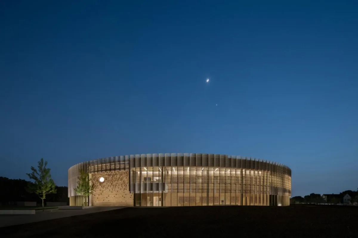 BIM建筑|芝加哥公园区总部和体育馆 / John Ronan Architects