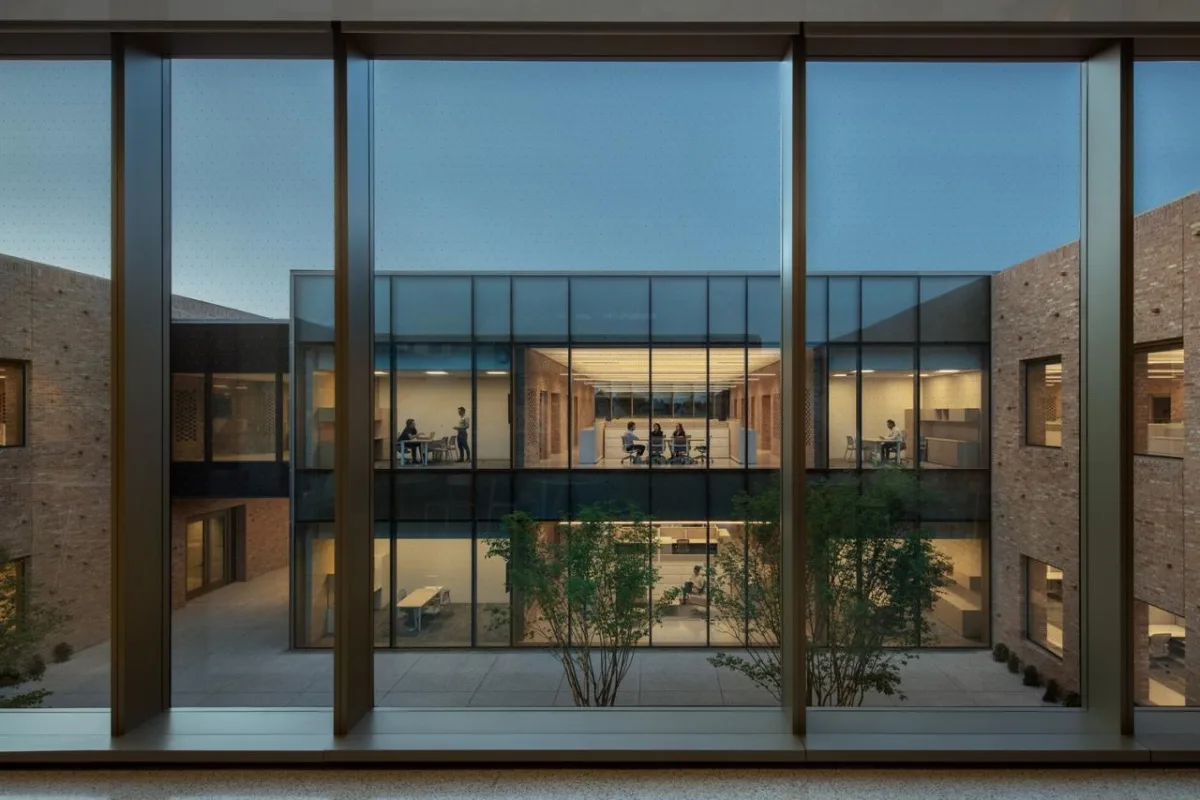 BIM建筑|芝加哥公园区总部和体育馆 / John Ronan Architects