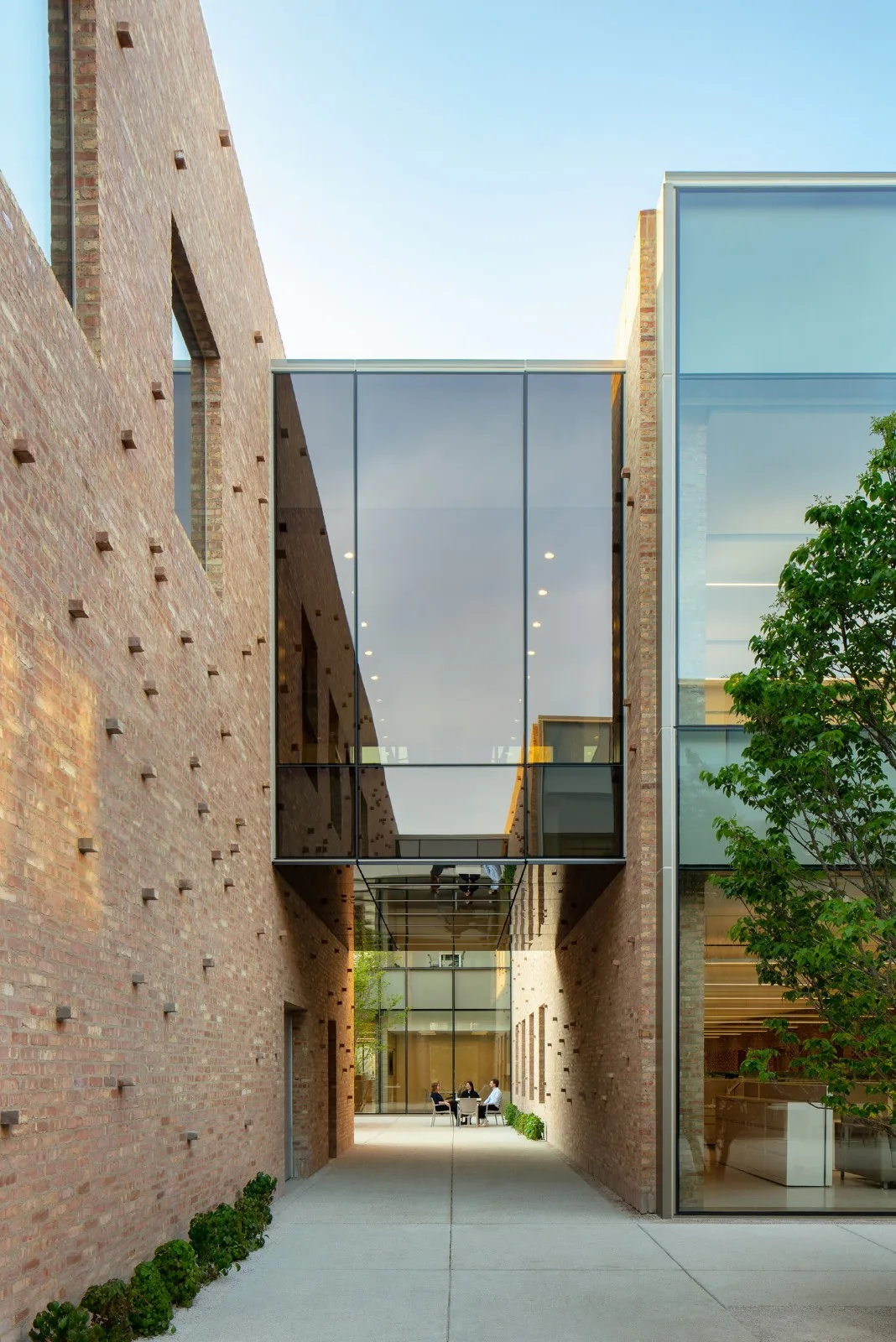 BIM建筑|芝加哥公园区总部和体育馆 / John Ronan Architects
