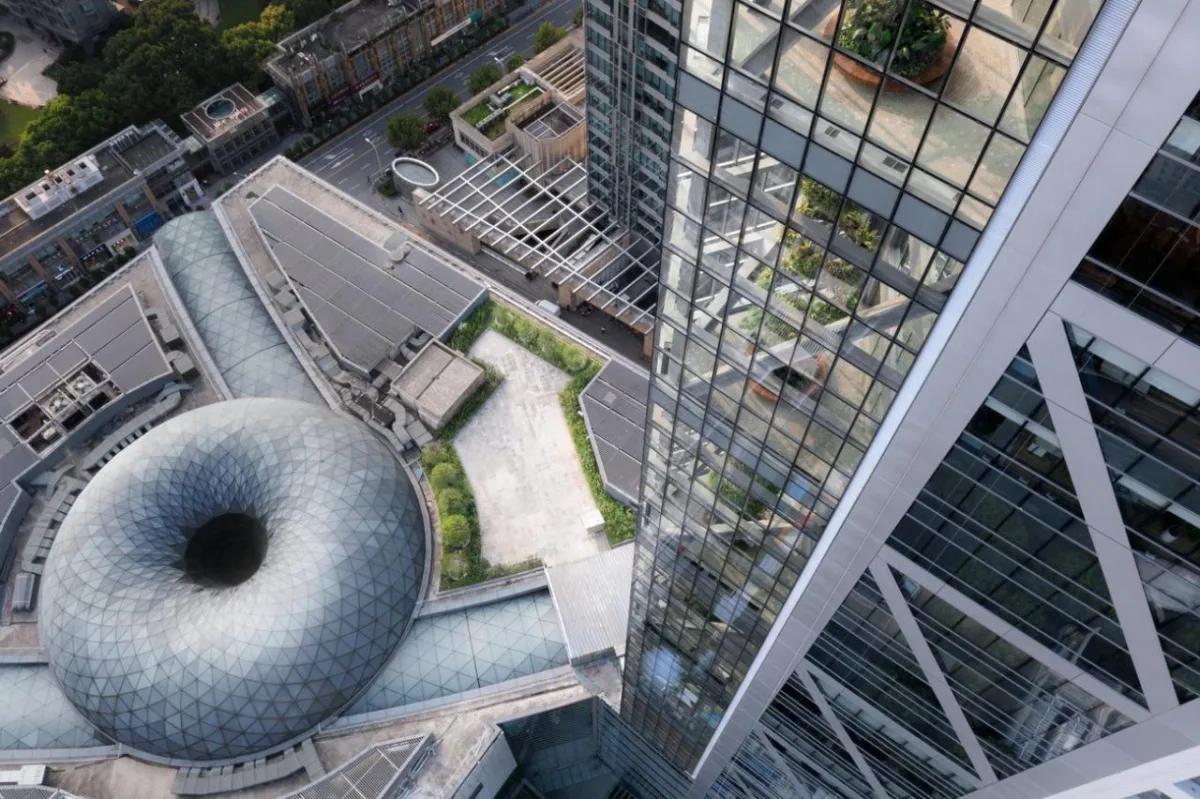 BIM建筑|在上海市中心营造“垂直城市绿洲”：LuOne凯德晶萃广场 / 萨夫迪建筑事务所