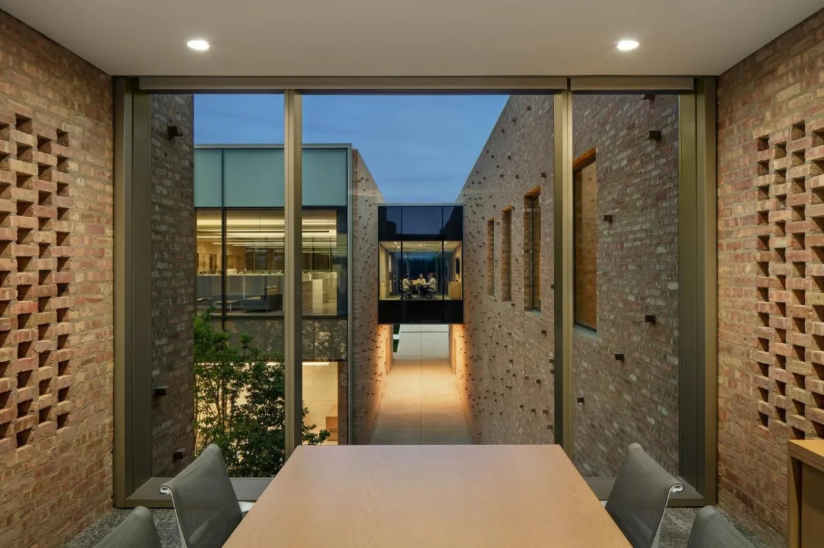 BIM建筑|芝加哥公园区总部和体育馆 / John Ronan Architects