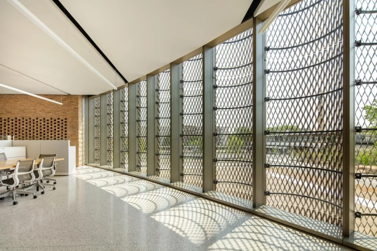 BIM建筑|芝加哥公园区总部和体育馆 / John Ronan Architects