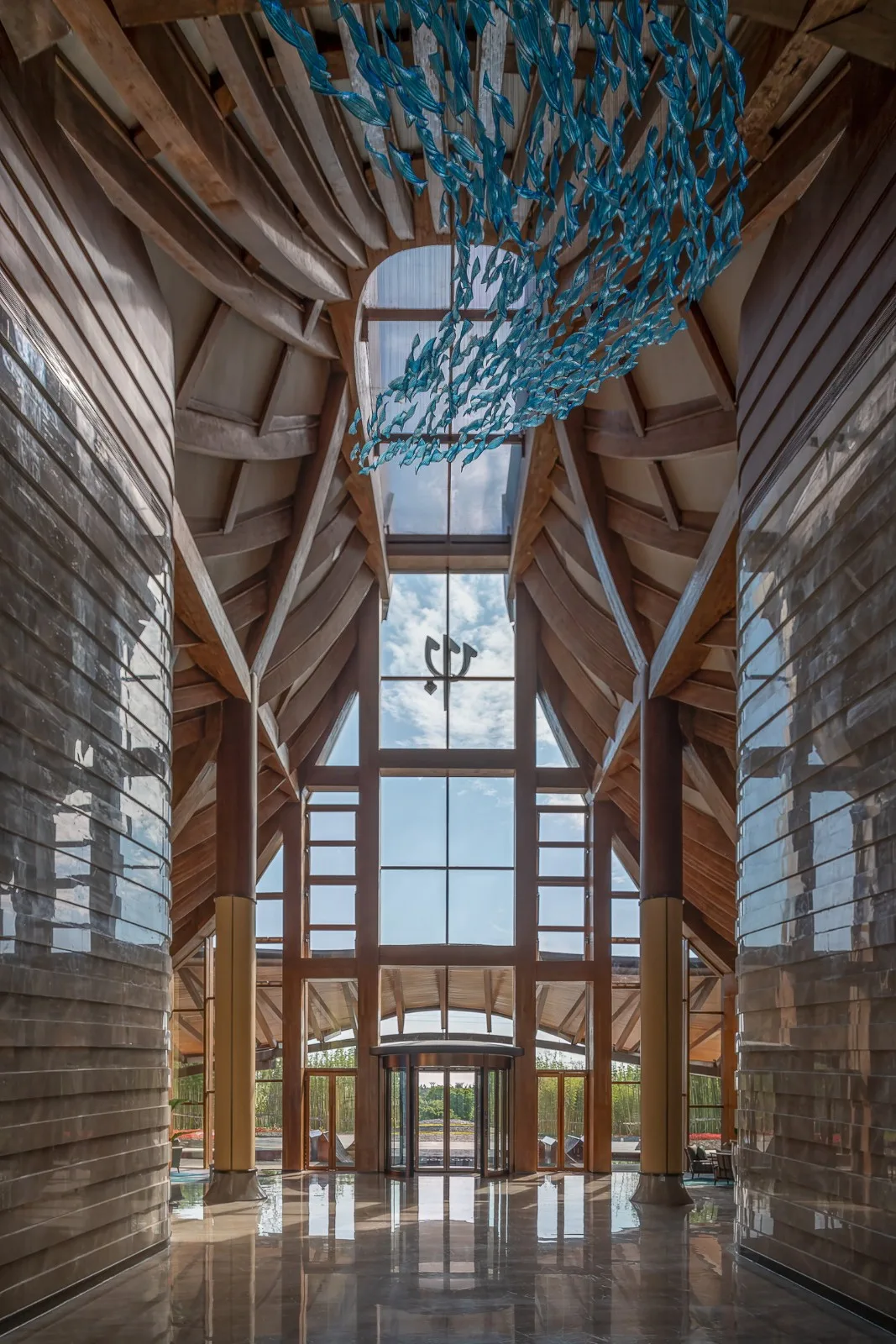 BIM建筑|“龙脊”- 地中海黑龙滩度假酒店 / AIM ARCHITECTURE