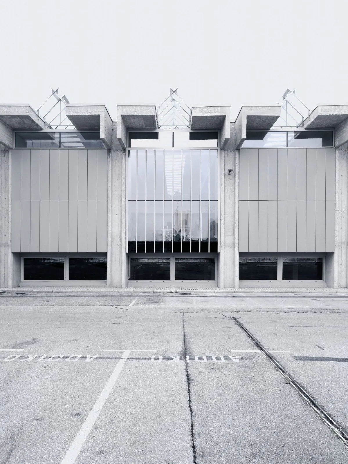 BIM建筑|老印刷厂 / OFIS Architects