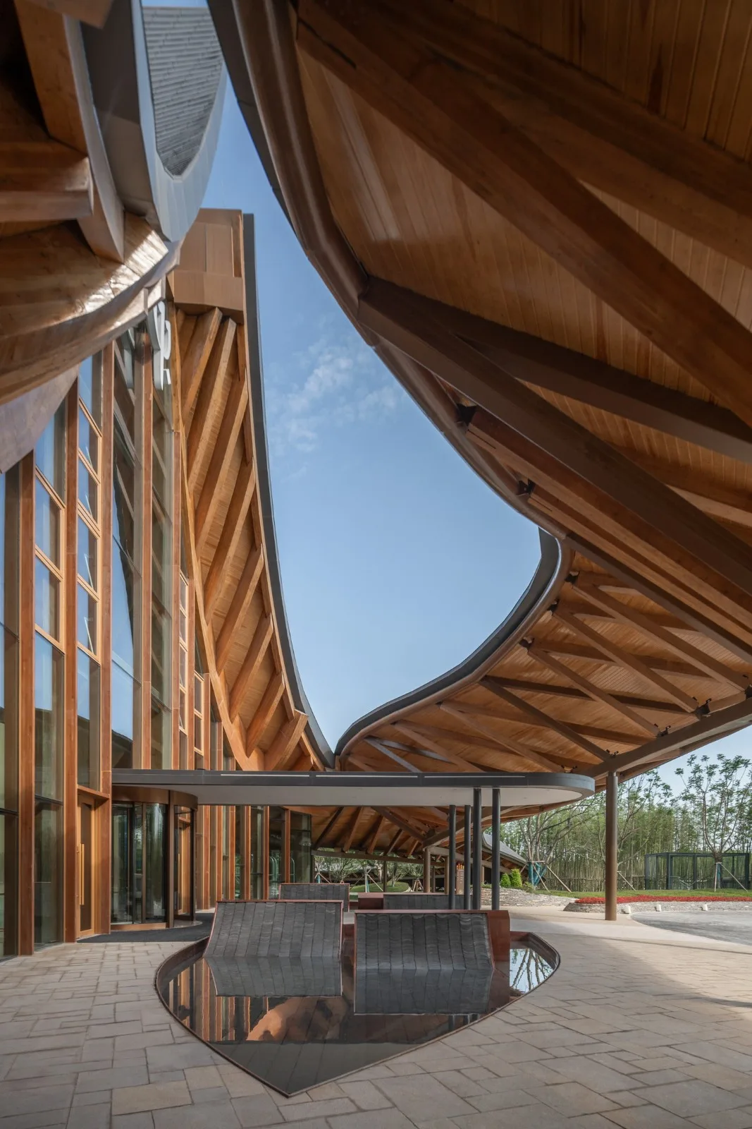 BIM建筑|“龙脊”- 地中海黑龙滩度假酒店 / AIM ARCHITECTURE