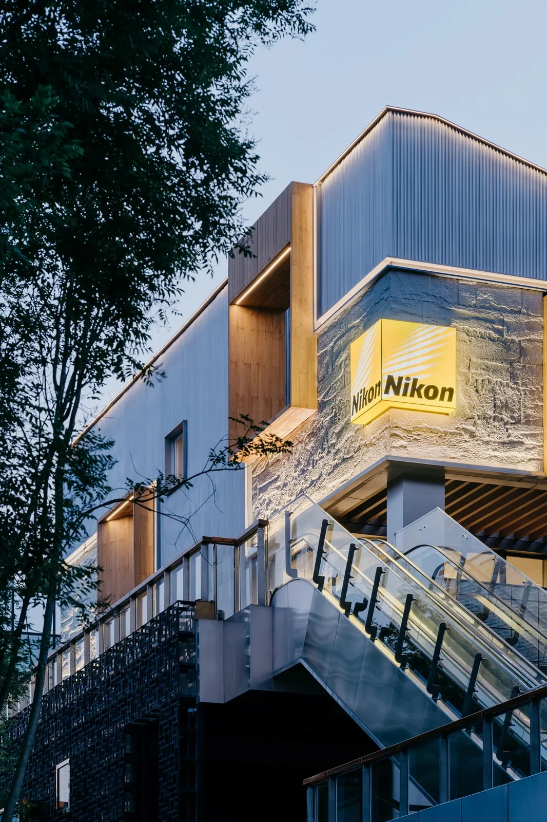 BIM建筑|尼康直营店·北京三里屯太古里店 / Lukstudio芝作室