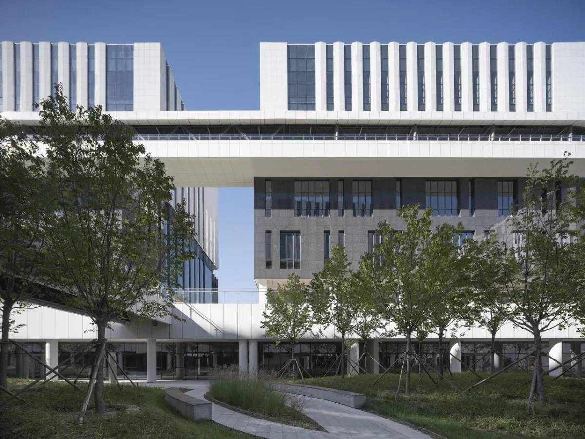 BIM建筑|北京亦庄细胞治疗研发中试基地 / 北京市工业设计研究院