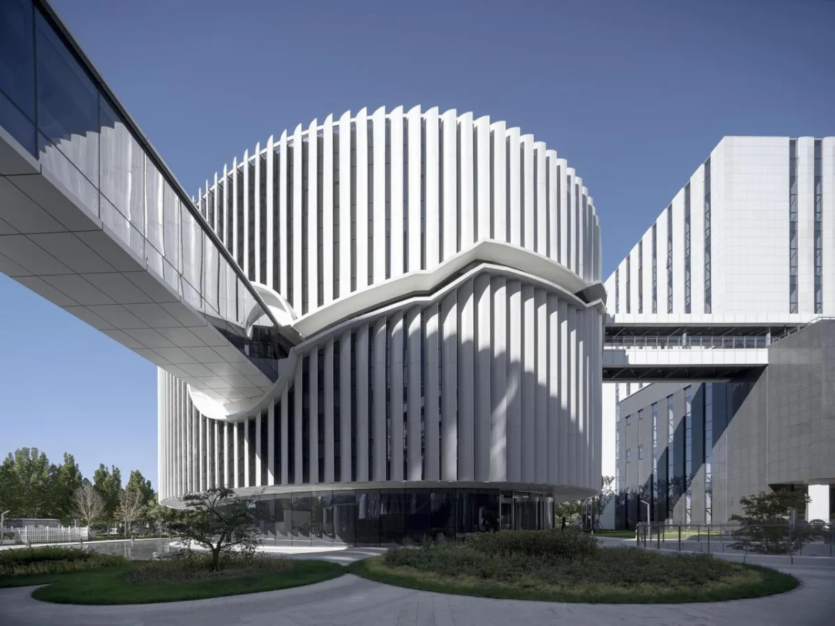 BIM建筑|北京亦庄细胞治疗研发中试基地 / 北京市工业设计研究院