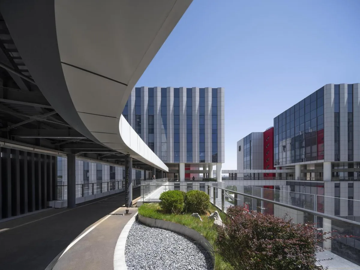 BIM建筑|北京亦庄细胞治疗研发中试基地 / 北京市工业设计研究院