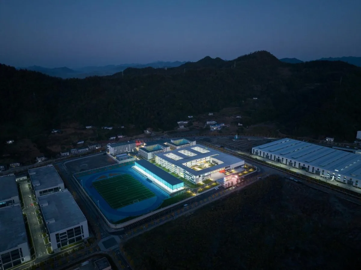BIM建筑|南山五福堂高级中学 / 小写建筑