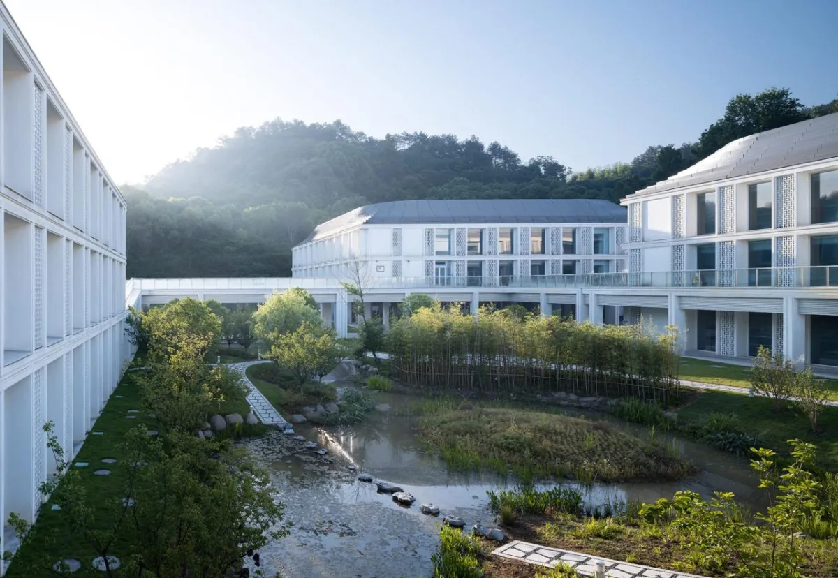 BIM建筑|山水疗愈，身心宜居：杭州市第一社会福利院 / 浙江大学建筑设计研究院