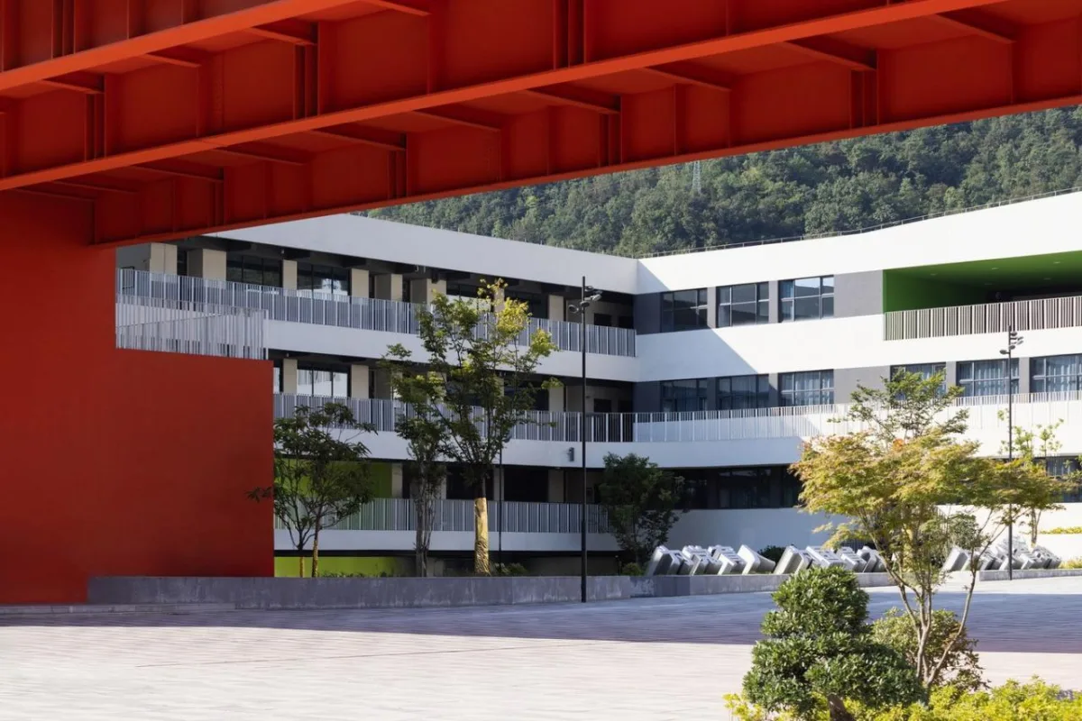 BIM建筑|南山五福堂高级中学 / 小写建筑