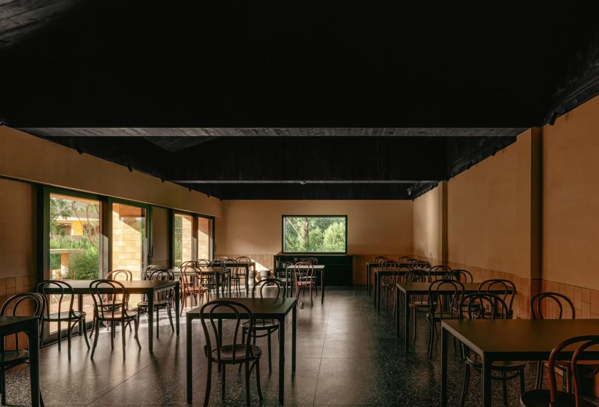 BIM建筑|ARVO 16：30酒店: 接住光影草木的城堡 / 大料建筑