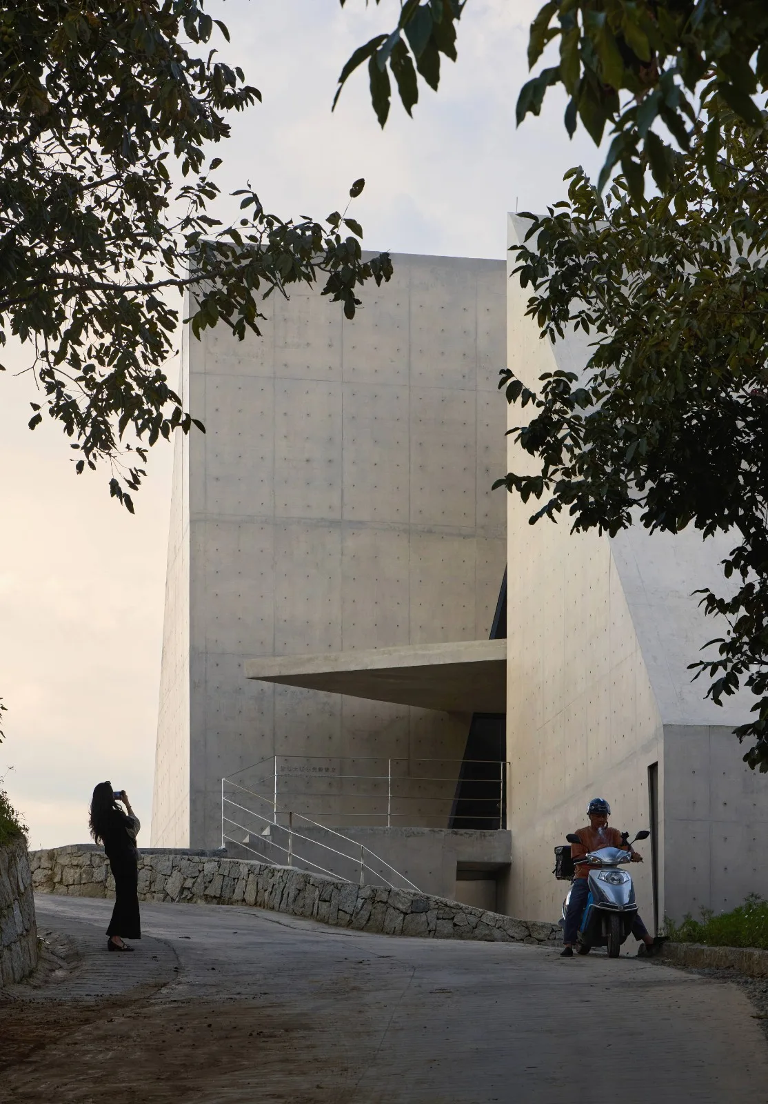 BIM建筑|怒江大峡谷先锋书店 / 迹·建筑事务所 (TAO)