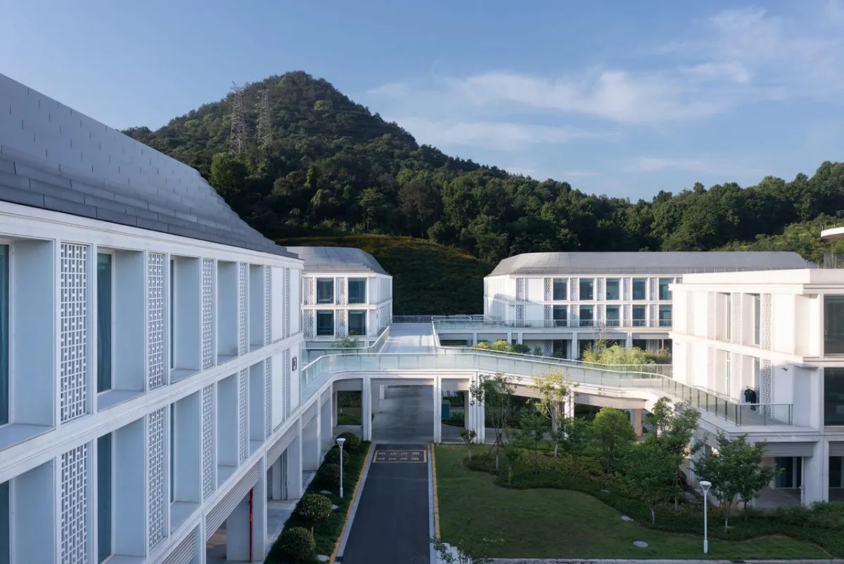 BIM建筑|山水疗愈，身心宜居：杭州市第一社会福利院 / 浙江大学建筑设计研究院