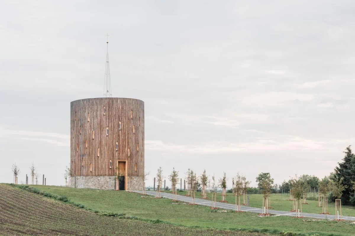 BIM建筑|Nesvačilka 圣母教堂 / RCNKSK