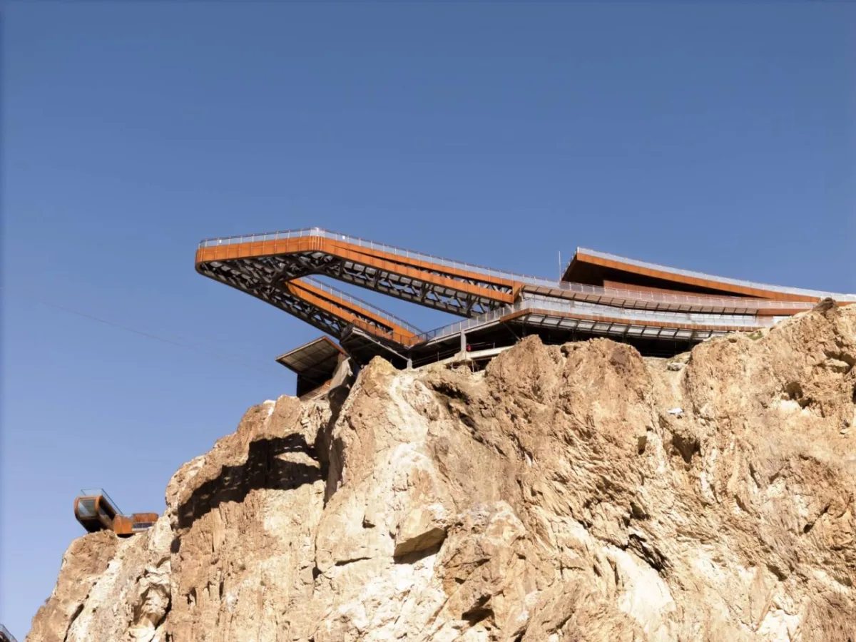 BIM建筑|西藏•怒江72拐大峡谷景区 / 小隐建筑事务所