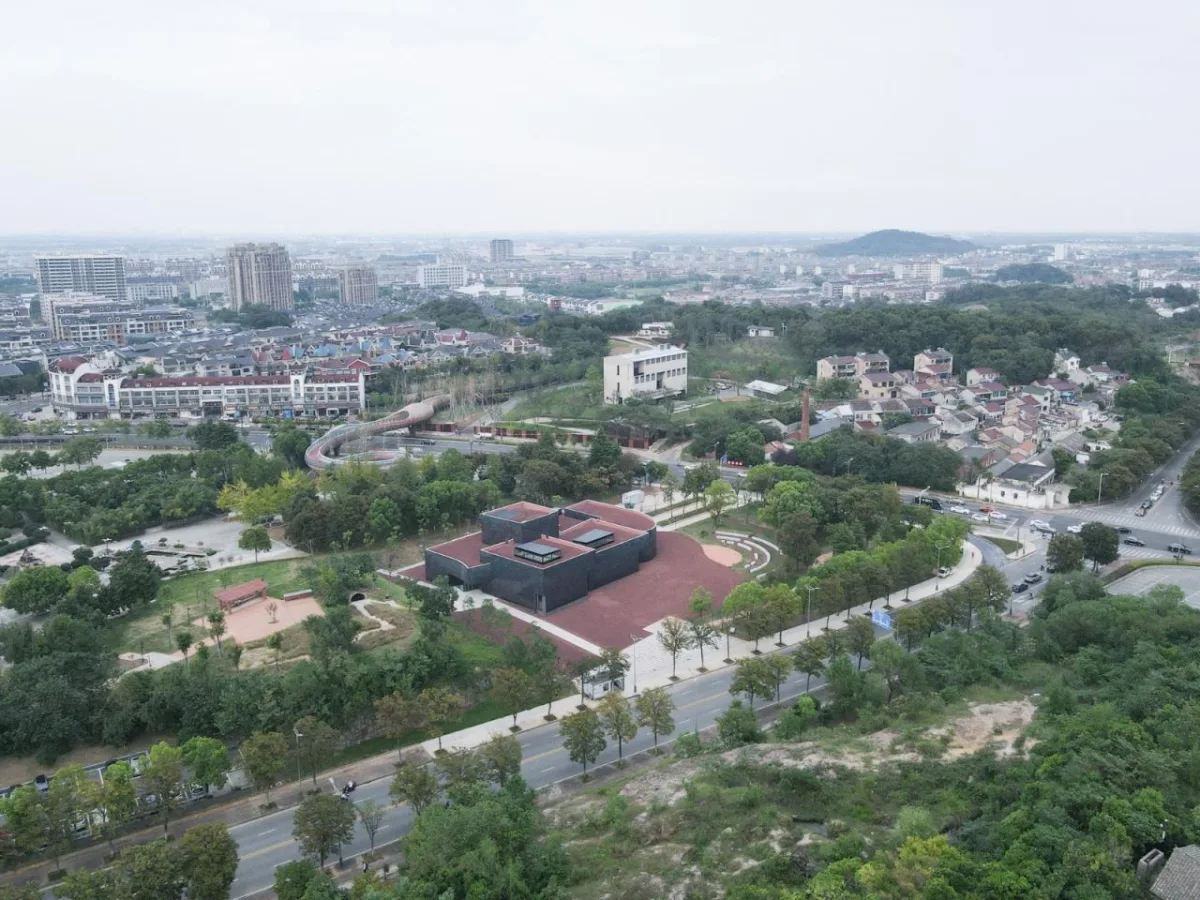 BIM建筑|“釉”织新旧，黄龙山·紫砂矿源展示馆 / 东南大学建筑学院+旭可建筑