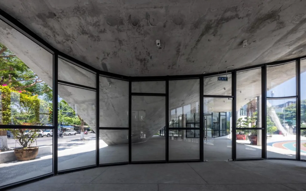 BIM建筑|朔特拉艺术展览中心 / Ho Khue Architects