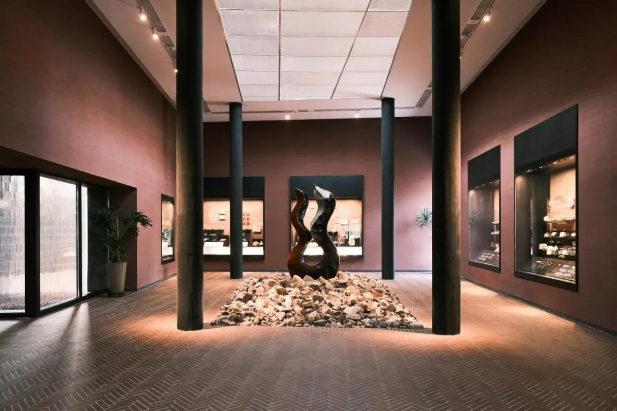 BIM建筑|“釉”织新旧，黄龙山·紫砂矿源展示馆 / 东南大学建筑学院+旭可建筑