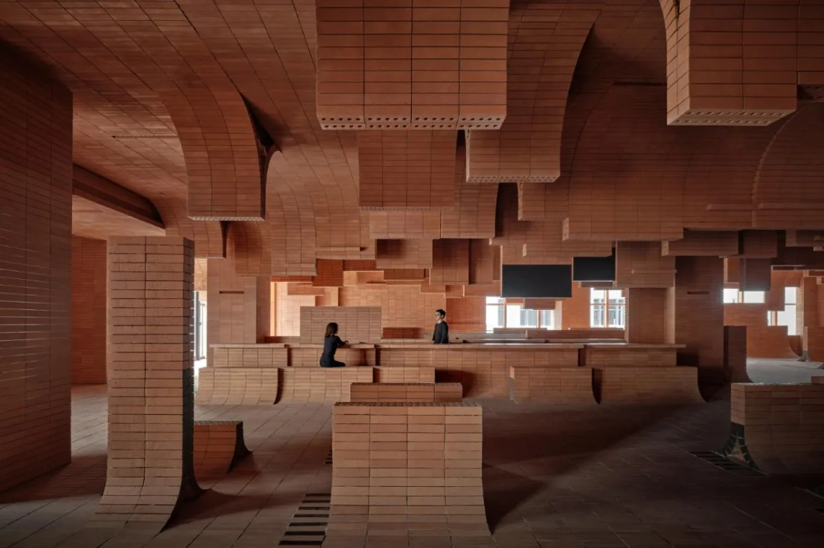 BIM建筑|裹在 “砖浪” 里的海岛影院 / 壹正企划