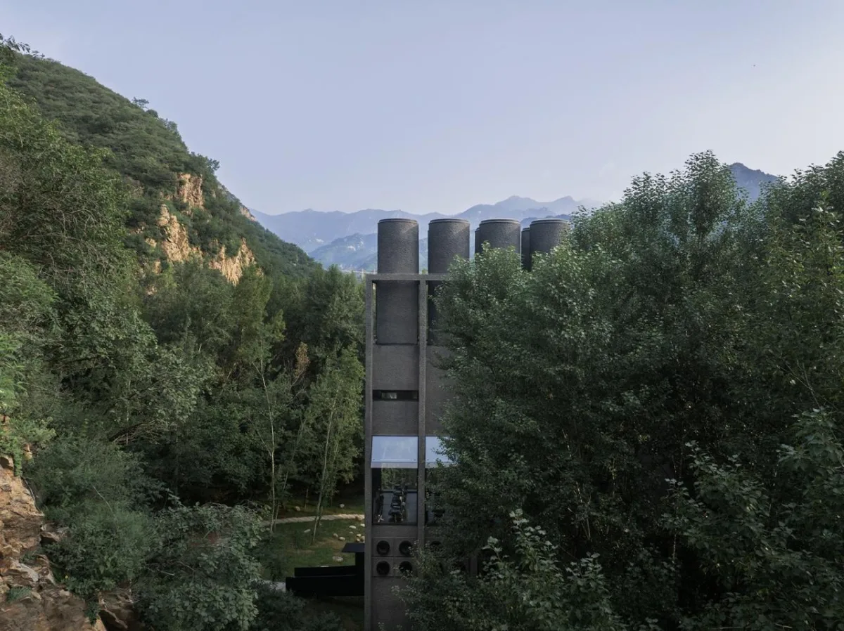 BIM建筑|雾灵山眼石汤泉，林中仪器 / 直向建筑