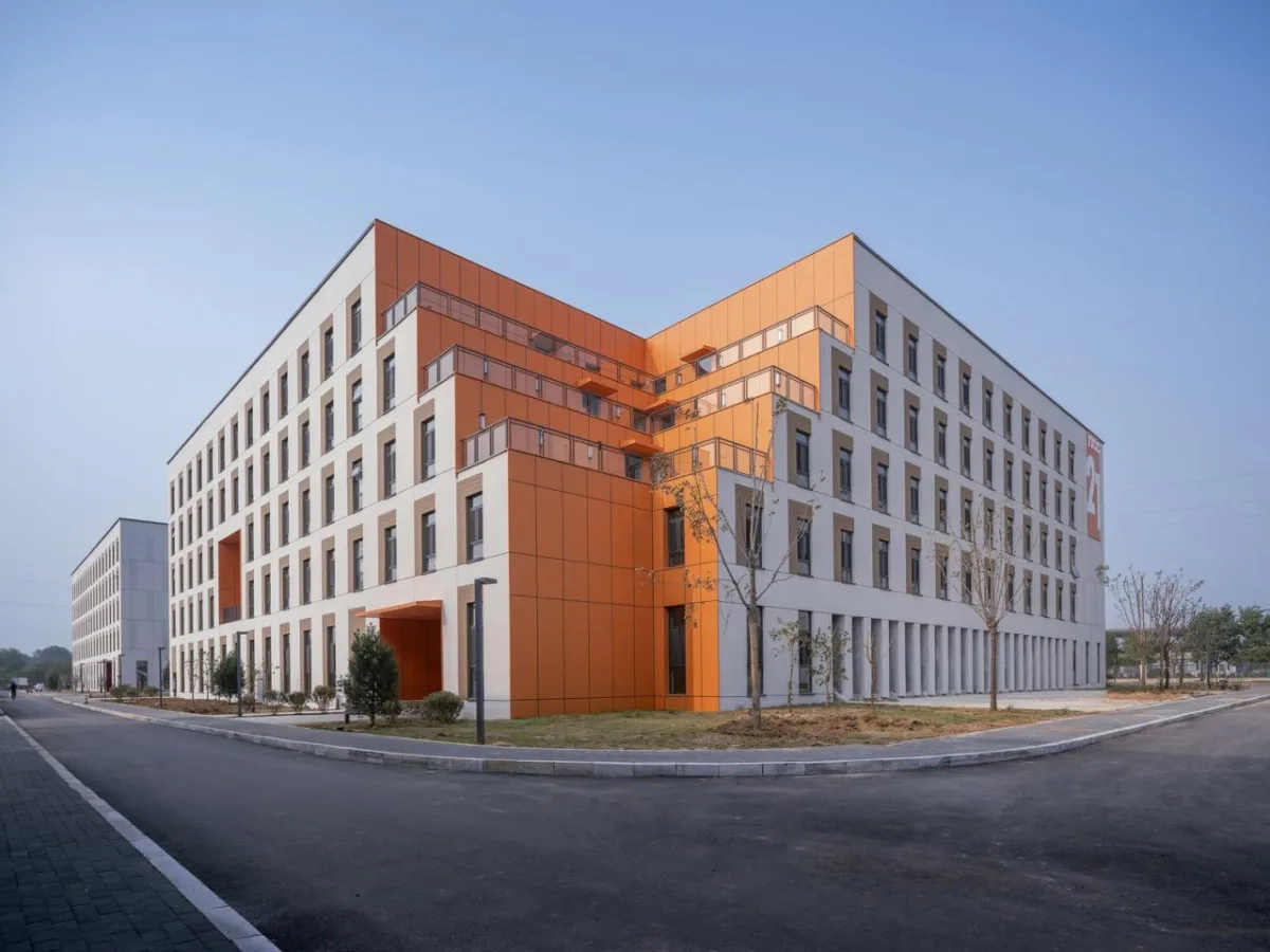 BIM建筑|烟台城市科技职业学院二期 / 超城建筑