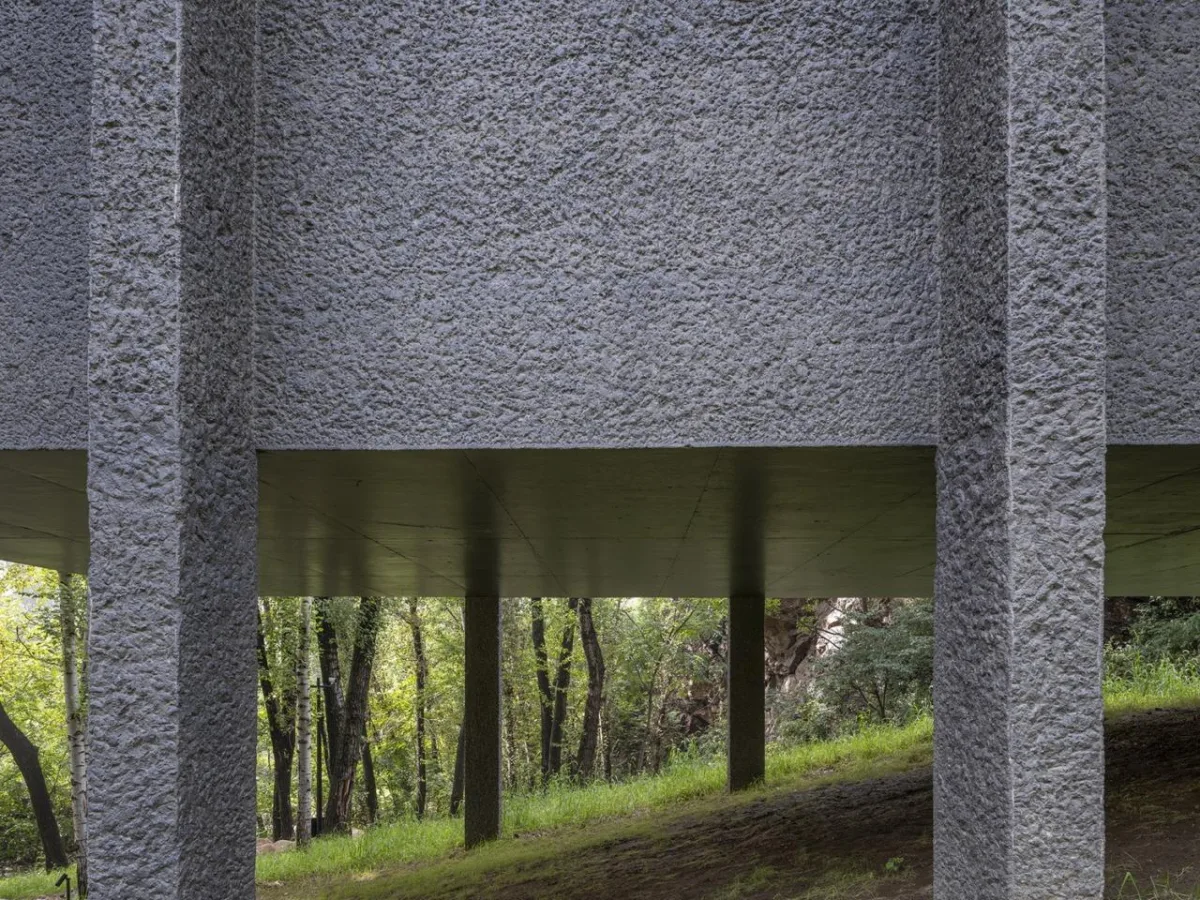 BIM建筑|雾灵山眼石汤泉，林中仪器 / 直向建筑