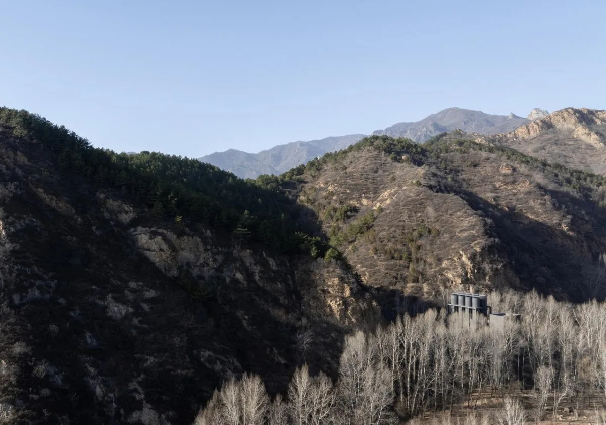 BIM建筑|雾灵山眼石汤泉，林中仪器 / 直向建筑