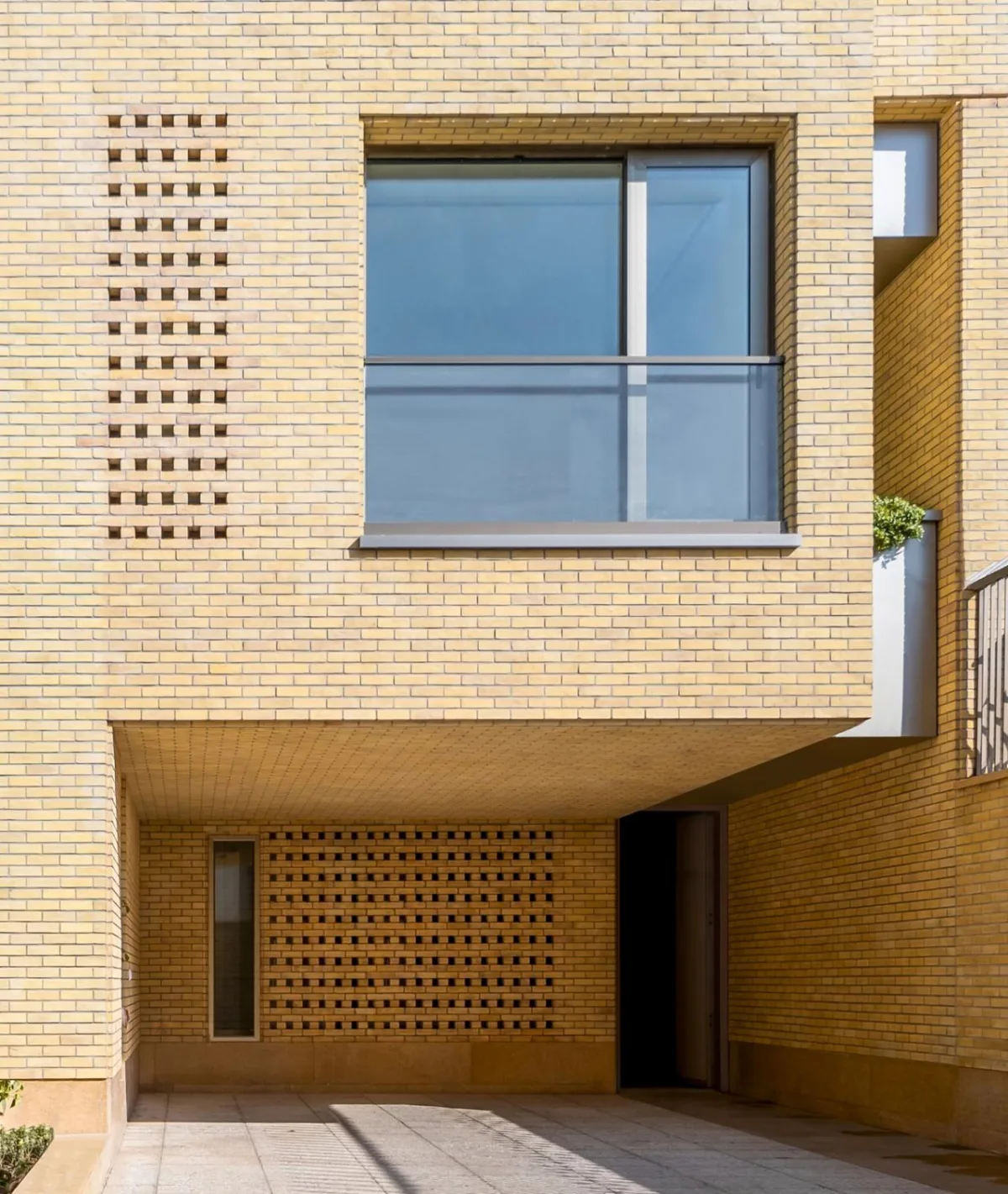 BIM建筑|2 IVANs, 2 HOUSEs / HAMAAN Studio