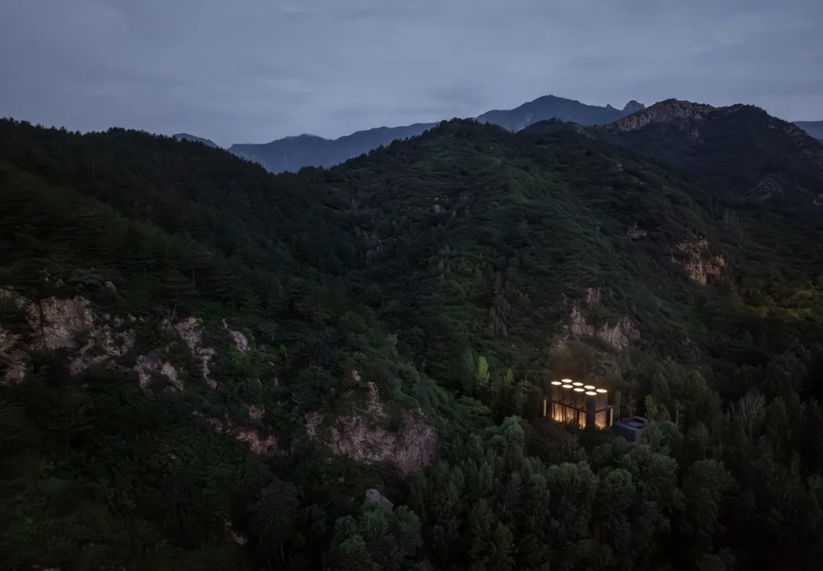 BIM建筑|雾灵山眼石汤泉，林中仪器 / 直向建筑