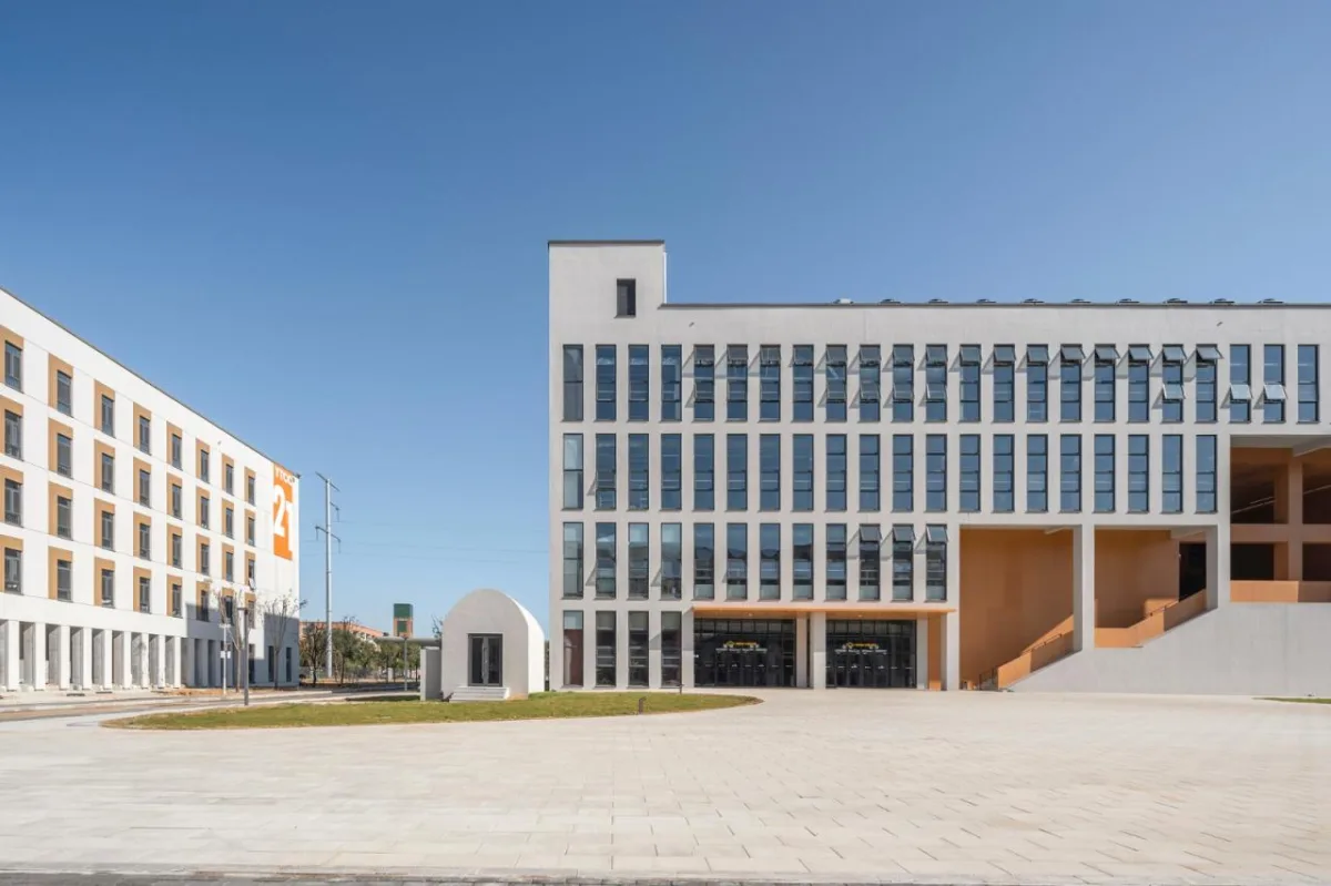 BIM建筑|烟台城市科技职业学院二期 / 超城建筑