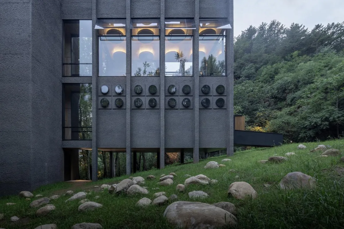 BIM建筑|雾灵山眼石汤泉，林中仪器 / 直向建筑
