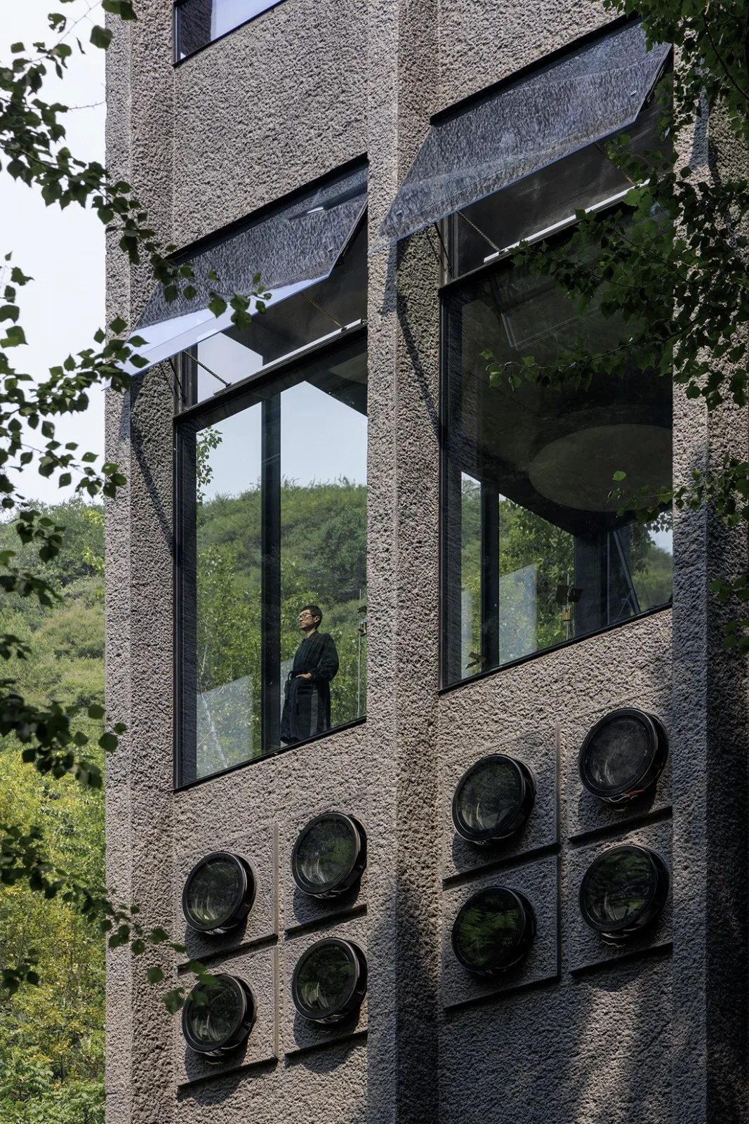 BIM建筑|雾灵山眼石汤泉，林中仪器 / 直向建筑