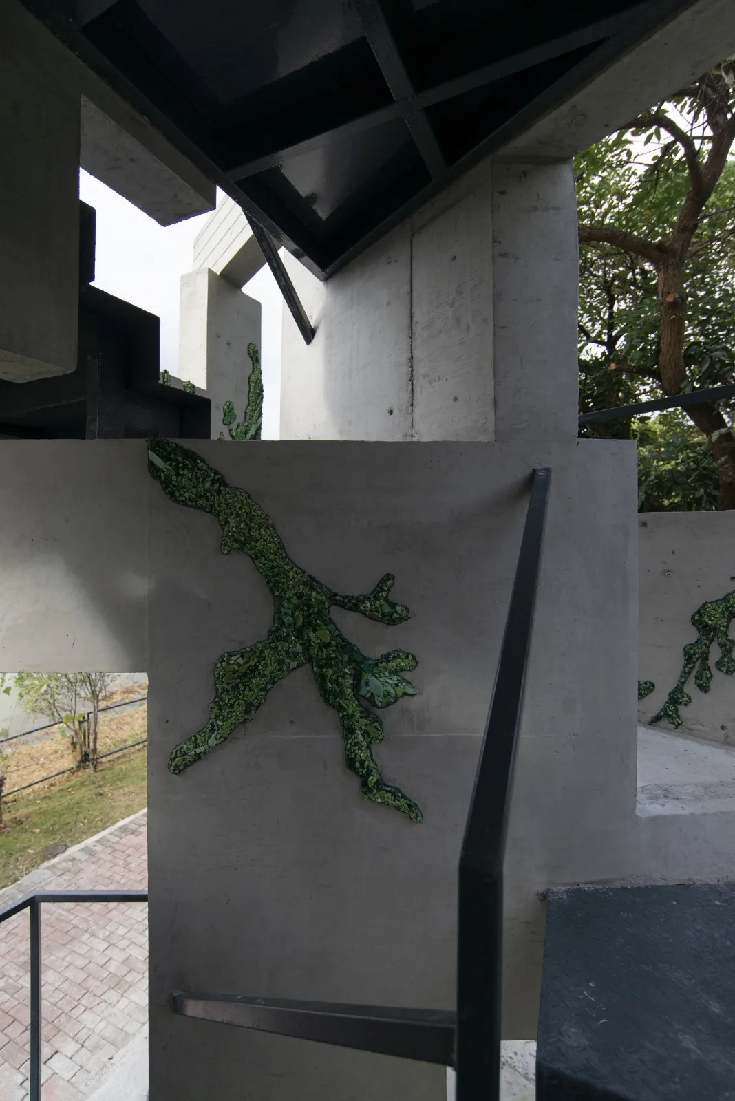 BIM建筑|繁茂的遗迹，垂直自然塔 / 合造社